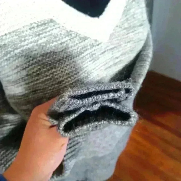 Rebecca Minkoff Page Grey and White Wool Blend Cold Shoulder Knit Sweater M - Picture 7 of 13